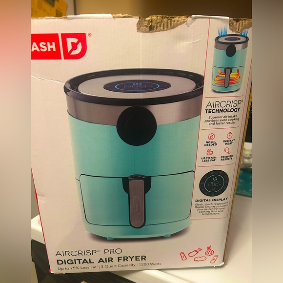 Brand New Dash Air Fryer - Picture 2 of 4